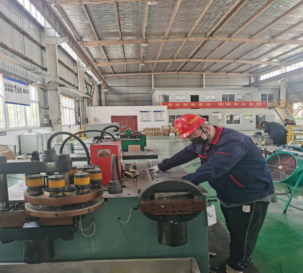 电控设备厂开足马力掀起生产热潮 电控设备厂开足马力掀起生产热潮